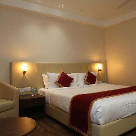 Hotel Skanda Palace Thiruttani Dış mekan fotoğraf